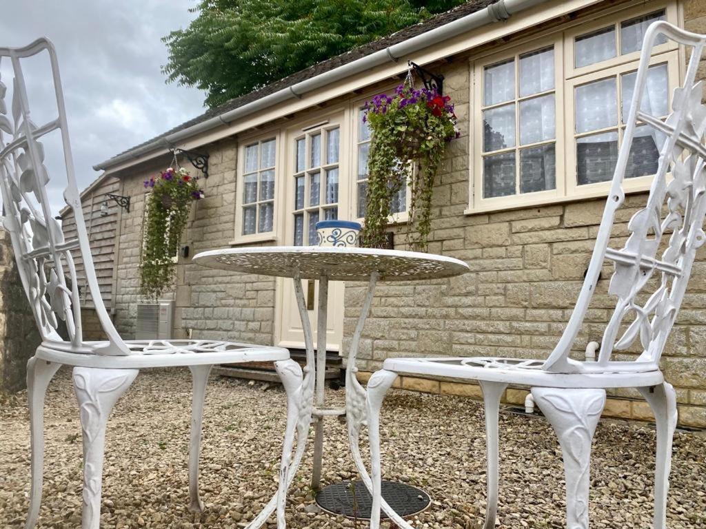 Heart Of The Village Cotswold Cottage In Crudwell. Buitenkant foto